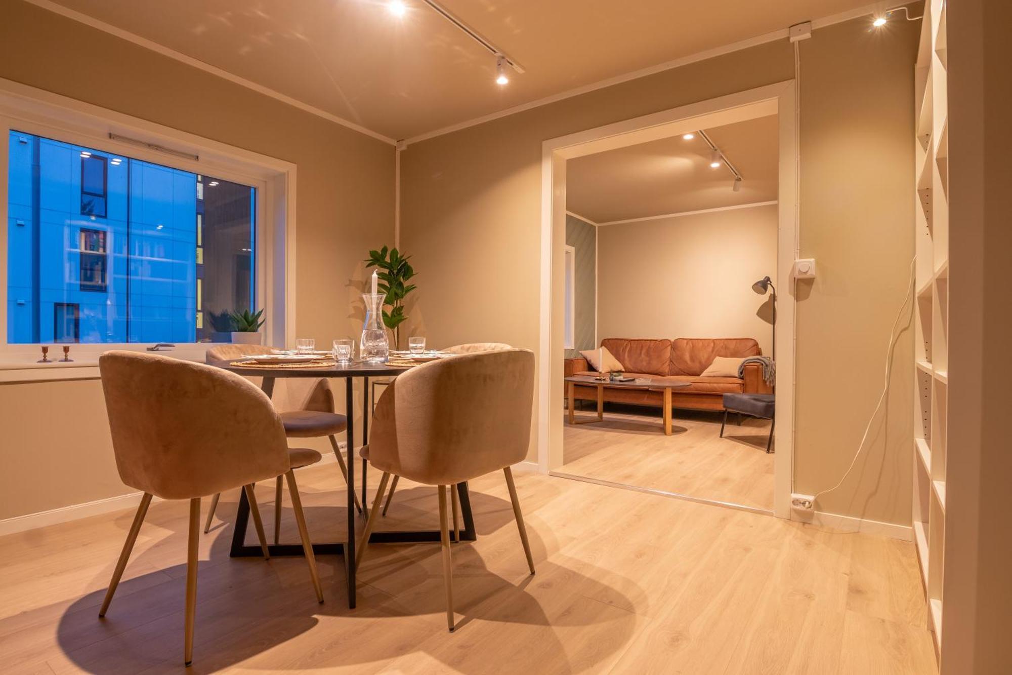 Cozy And Spacious Apartment In City Centre Tromso Bagian luar foto